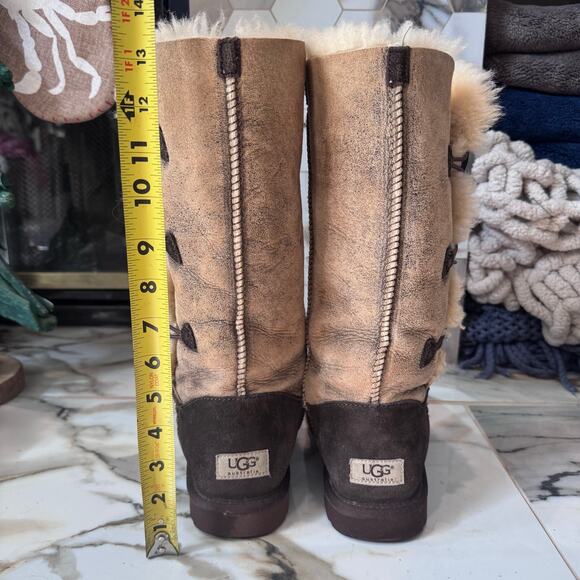 Ugg Women’s Tall Bailey Triplet Button Brown Bomber Suede Sheepskin Boots Size 9 - Picture 13 of 14